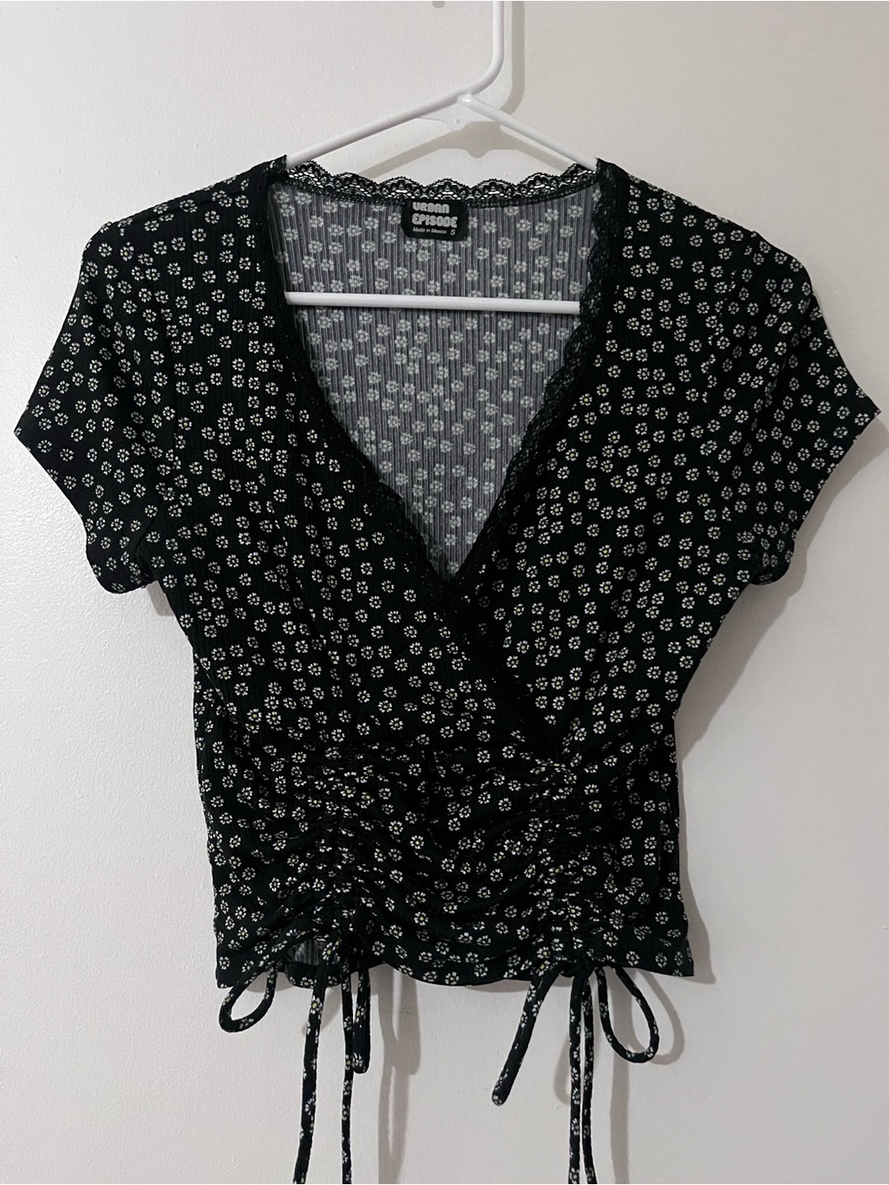 Episode Black Floral Wrap-Style Short Sleeve Top